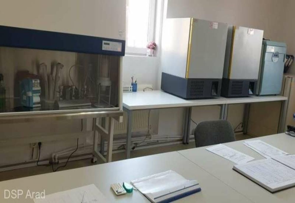 Arad: Donaţie de mobilier nou pentru Laboratorul DSP care face şi teste SARS-CoV-2