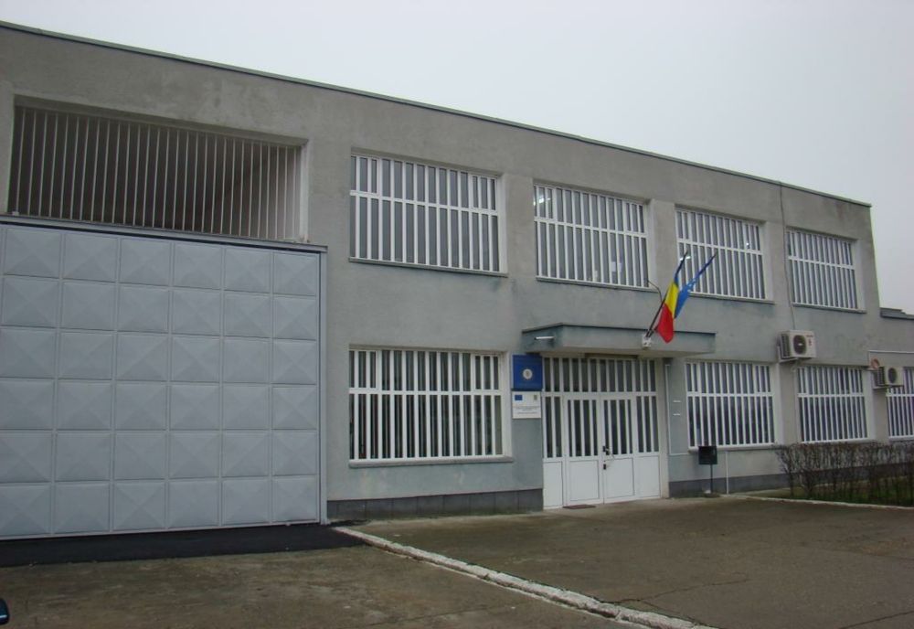 Arad: Un angajat al Penitenciarului de Maximă Siguranţă, prins la intrarea în serviciu cu un plic în care ar fi droguri