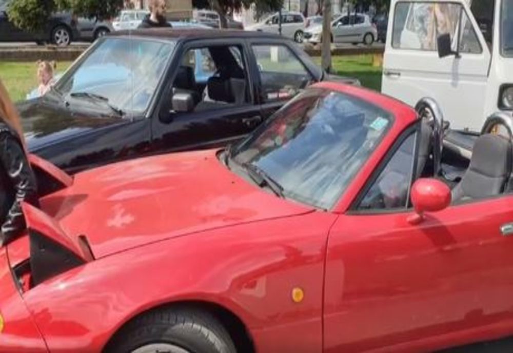 Mașini de epocă la „Retro Parada Primăverii” din Arad