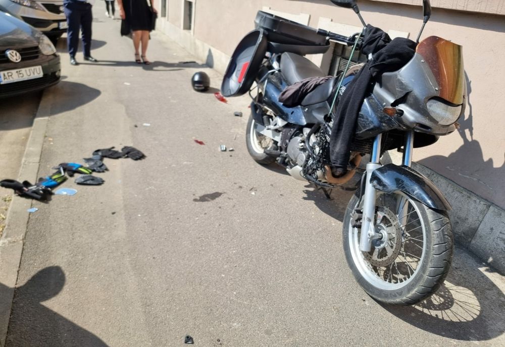 Motociclist de 19 ani accidentat de o șoferiță de aceeași vârstă