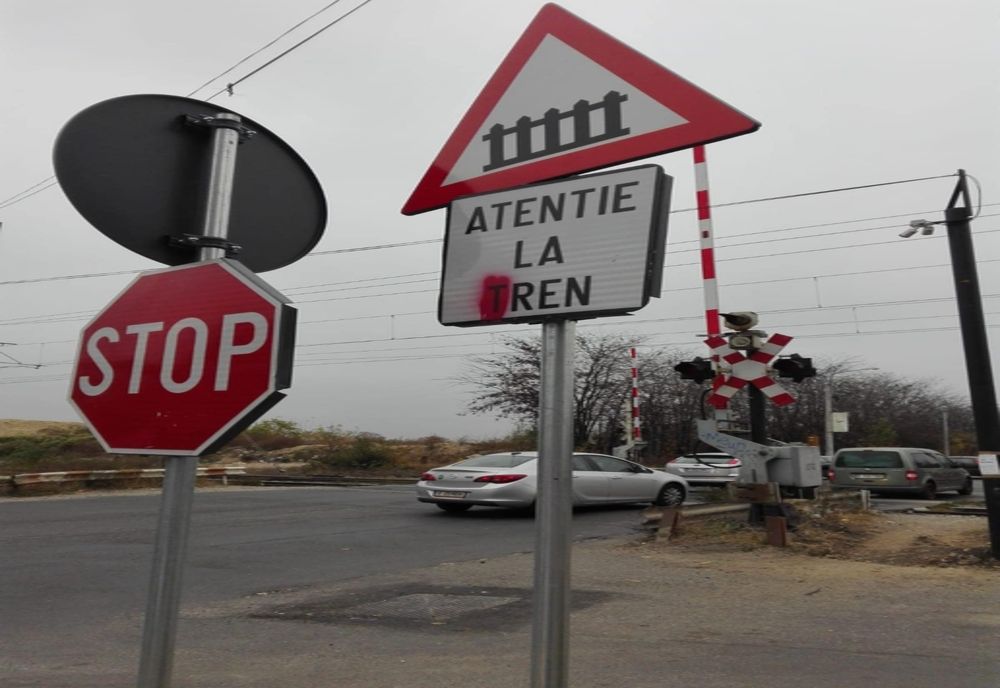 Haos în trafic, din cauza trecerii unui tren ... inexistent
