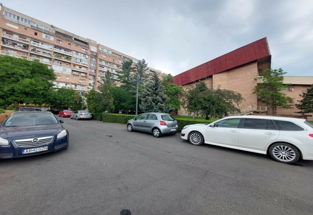 Atenție, șoferi: Nu parcați în Piața Sporturilor