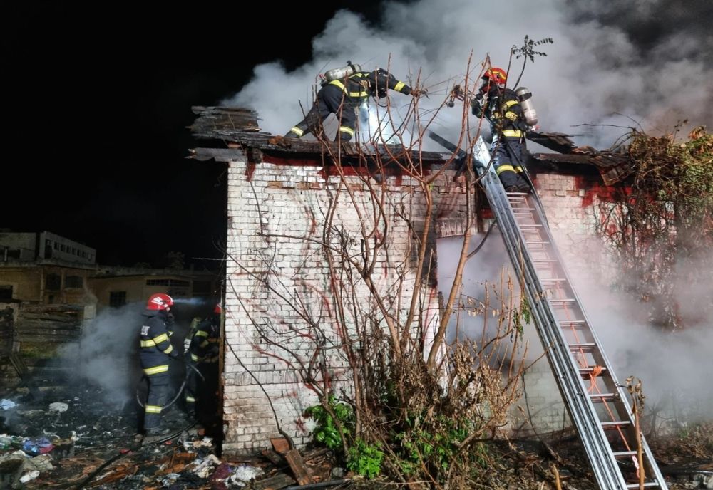 Incendiu în Gara din Arad. Pericol de extindere