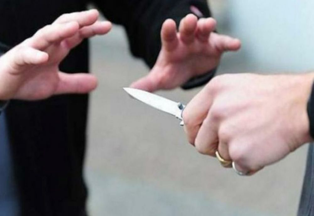 Un cetățean vietnamez, muncitor la o fabrică din Arad, a ajuns la spital înjunghiat de un coleg