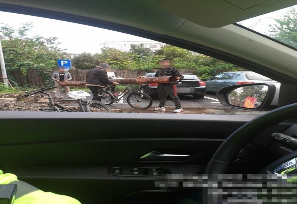 La furat de ... conductă. Ce au putu face trei hoți, în Arad