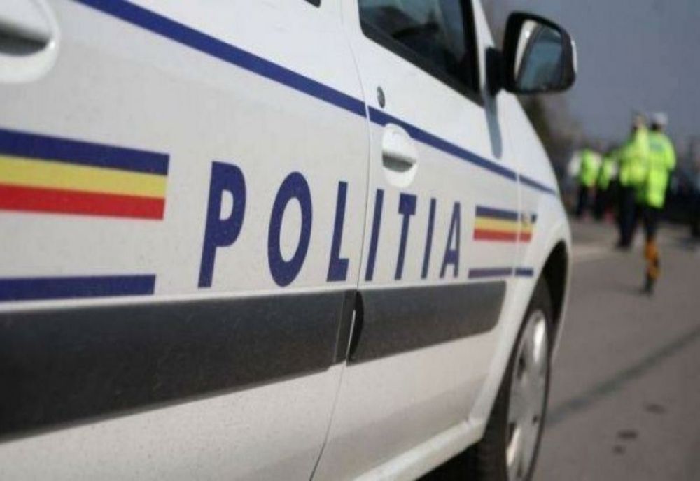 O femeie care conducea un camion, suspectă în cazul cadavrului găsit pe marginea DN 76