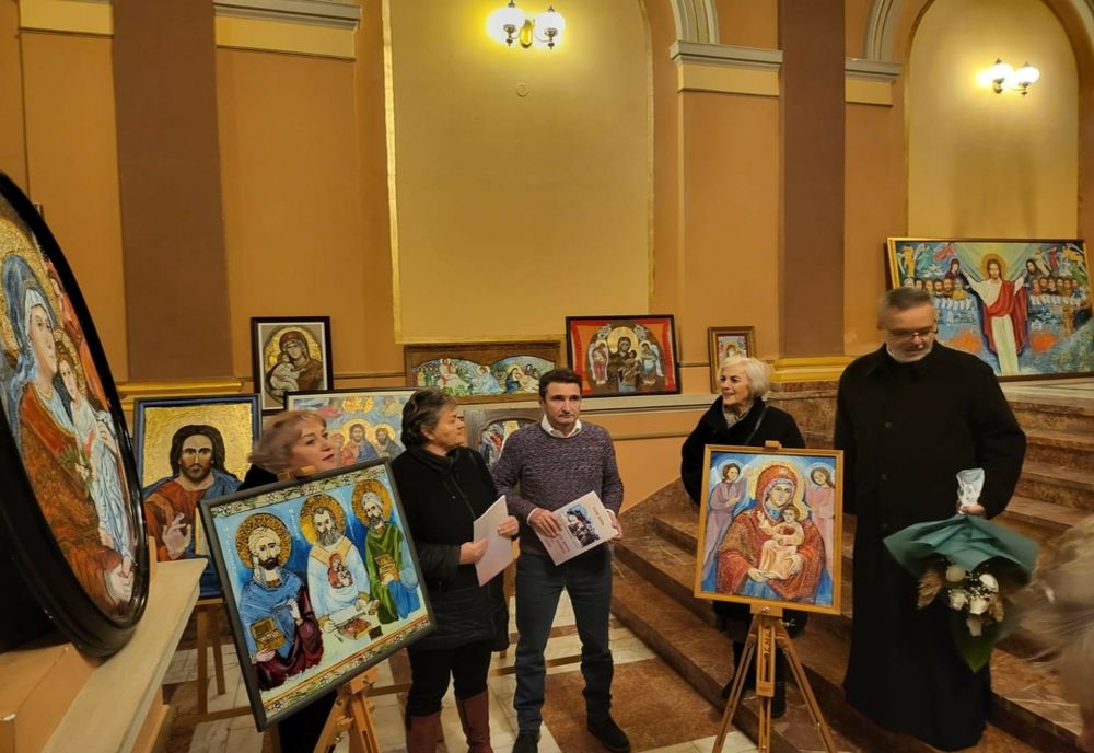 Expoziție "Icoana – lumină spre cer“. Elena Boțan aniversează 50 de ani de carieră