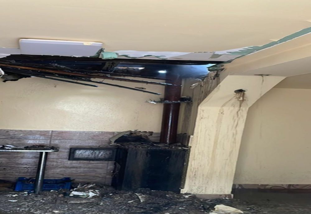 Incendiu din cauza unui coș de fum, în județul Arad. Atenționarea pompierilor