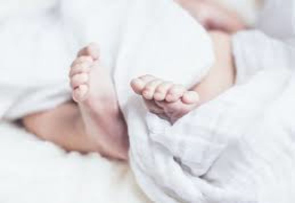 Arad: O femeie a născut în ambulanţă chiar la poarta Maternităţii