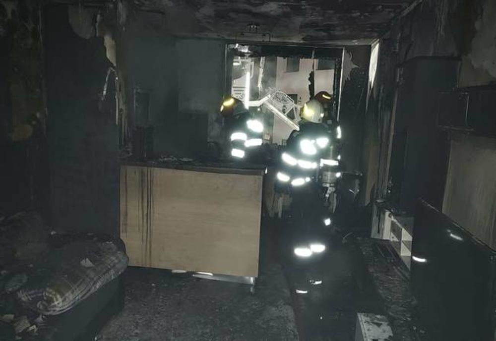 Incendiu într-un bloc din Arad. Focul a pornit de la etajul al III-lea