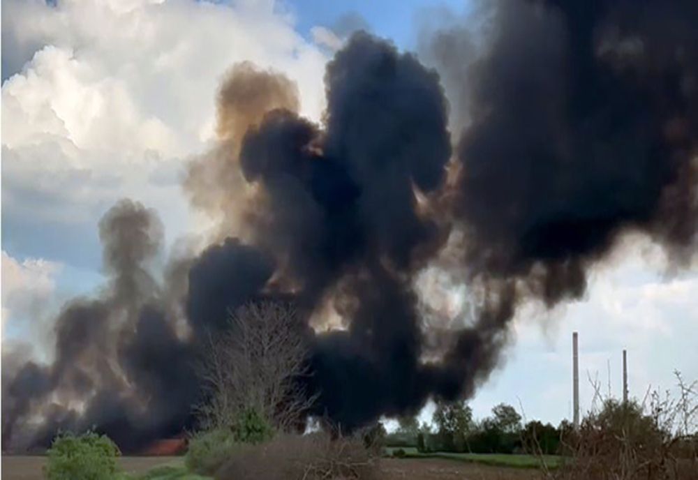 Incendiu uriaș la Arad - Fumul poate fi observat de la mare distanță