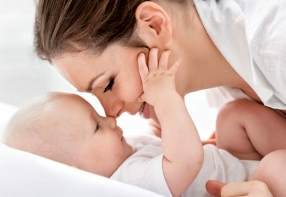 INDEMNIZAȚIILE PENTRU PĂRINȚII AFLAȚI ÎN CONCEDIU DE CREȘTERE A COPILULUI, MICȘORATE CU 10%