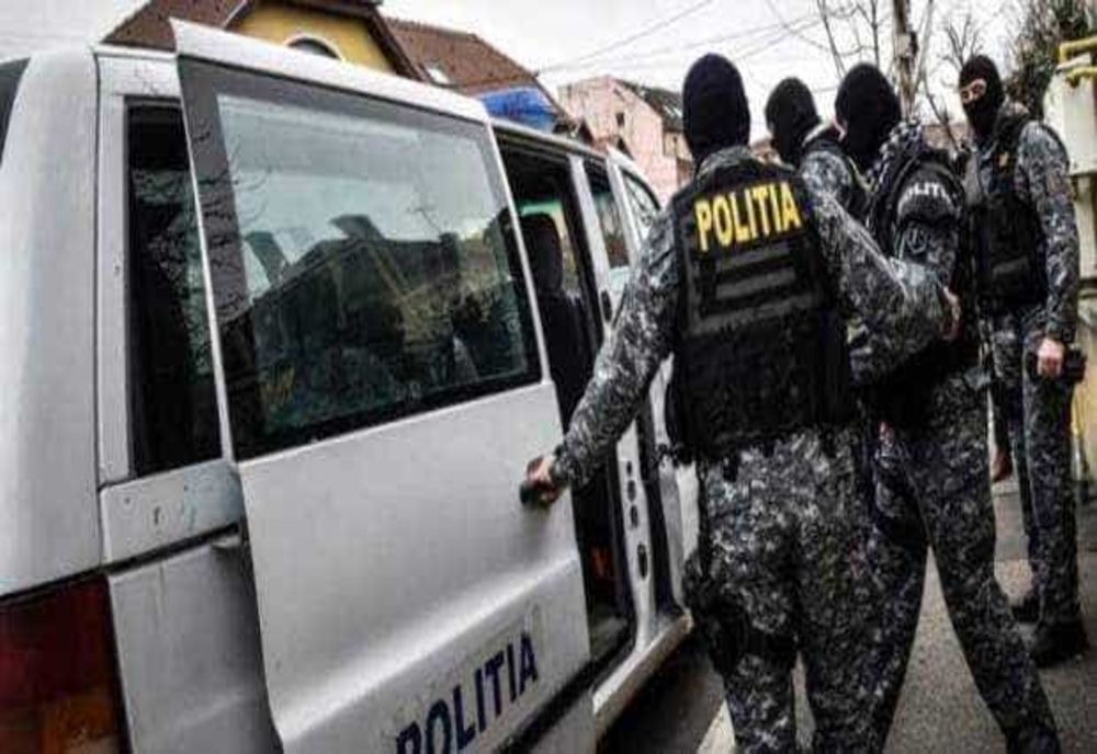 PERCHEZIȚII LA PRESUPUȘI TRAFICANȚI DE DROGURI ÎN ARAD. PESTE 60 DE DESCINDERI ȘI 20 DE SUSPECȚI VIZAȚI