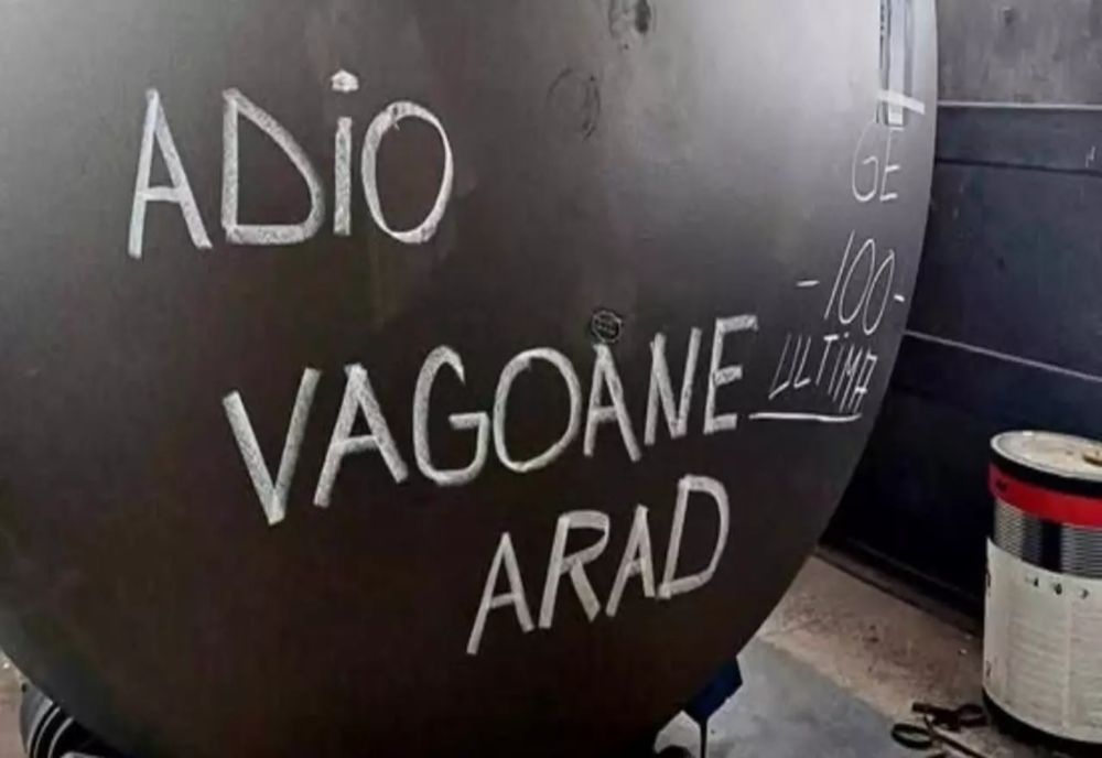 S-A ÎNCHIS ASTRA ARAD. IMAGINE EMOȚIONANTĂ DIN ULTIMA ZI A VENERABILEI FABRICI DE VAGOANE