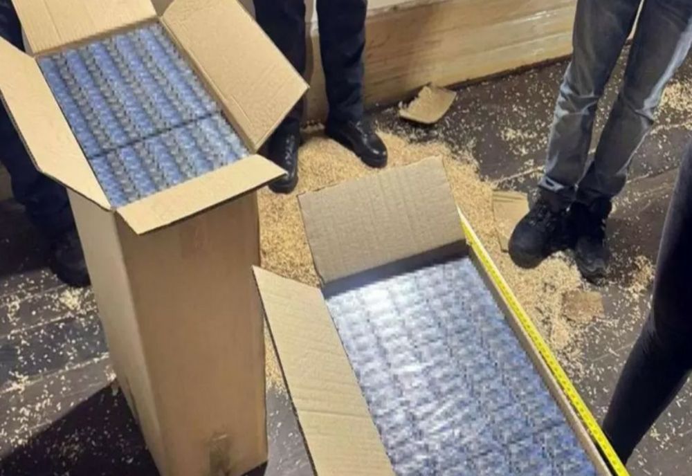 Captură uriașă în apropiere de Vama Nădlac. Ţigări în valoare de 6,7 milioane de lei, descoperite într-un camion