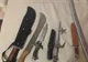 Arad: Peste 130.000 de țigări de contrabandă, circa 35.000 lei și un arsenal de arme albe, confiscate ca urmare a 3 percheziții la traficanții din Arad