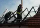 Arad: Acoprișul unei case din județul Arad, distrus de un puternic incendiu. Recomandarea pompierilor