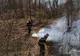 Arad: Incendii de vegetație uscată la marginea DN7. Fumul riscă să ajungă pe drum și să înreguneze circulația