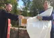 Arad: FOTO VIDEO La Săvârșin au început manifestările dedicate repatrierii Reginei-Mamă Elena. Strada care duce la intrarea principală în Domeniul Regal Săvârşin, denumită "Regina-Mamă Elena"