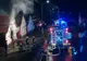 Arad: AUDIO FOTO VIDEO Incendiu puternic la o casă în care locuiesc 12 persoane. O femeie, la spital, alte persoane au primit îngrjiri medicale la fața locului