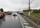 Microbuz proiectat pe linia de tramvai după o ciocnire cu alte două mașini
