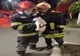 O pisică aventurieră și un cățel  neastâmpărat au intrat in bucluc