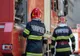 Panică într-un bloc din Arad, după un incendiu izbucnit la ghena de gunoi. Doi copii- intoxicați cu fum, locatari evacuați