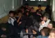 Zeci de migranţi au fost găsiți ascunși în două autoutilitare, în timp ce încercau să treacă ilegal graniţa Schengen