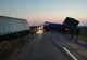 Doi răniţi după ce două camioane s-au ciocnit pe un drum judeţean din Arad