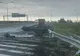 Accident pe autostradă: o mașină a lovit parapetul, după care a ajuns sub un  TIR