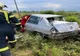 Autoturism lovit de tren, la o trecere de nivel cu calea ferată, în Arad