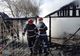 Arad: 3 pompieri aflați în timpul liber și 4 voluntari au savat o casă amenințată de un puternic incendiu