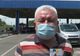 Arad: AUDIO Mai mulți români care vin în țară pe jos s-au plâns prefectului de Arad, Gheorghe Stoian, că transportatori clandestini le cer sute de euro pentru a-i duce în județele de domiciliu
