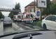 Accident: ambulanță care transporta un pacient în stare gravă, proiectată într-un stâlp